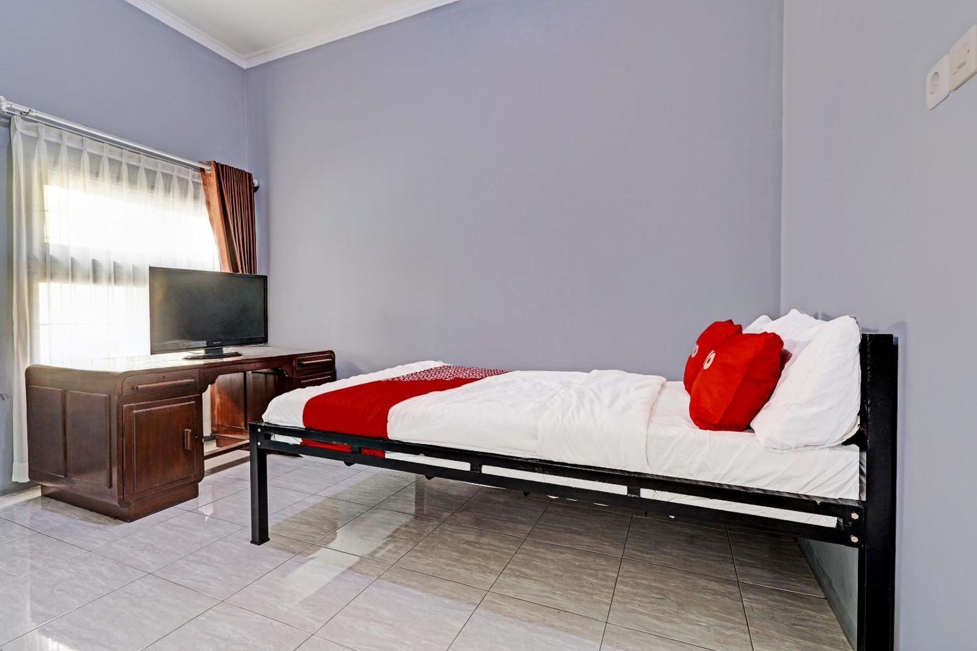 Oyo Life 91592 Aaliya Guest House Syariah Lebakwangi Exterior foto